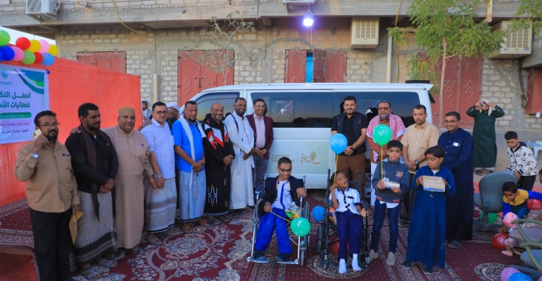 Tawakkol Karman Foundation provides bus for special needs center long awaited by Tarim families